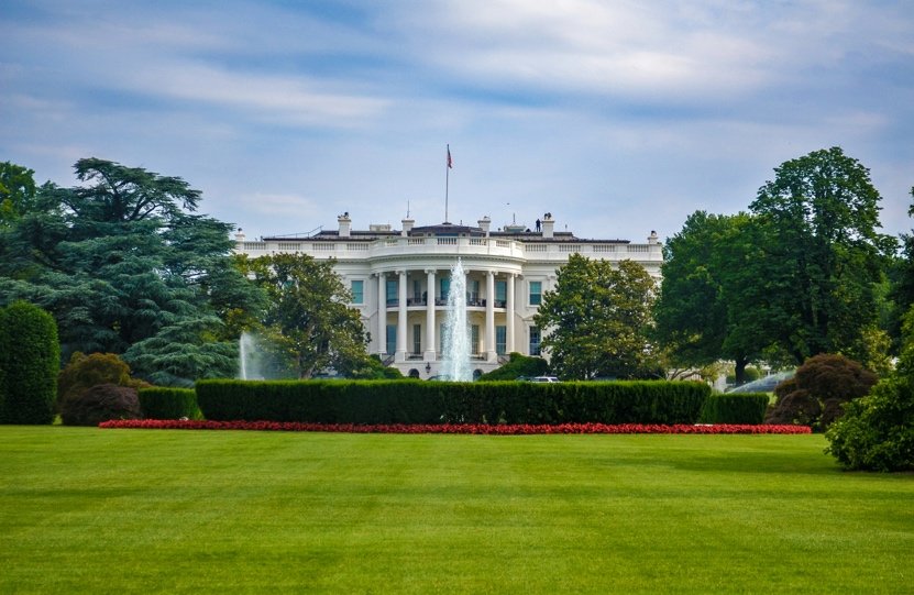 The White House and its south lawn on a clear day